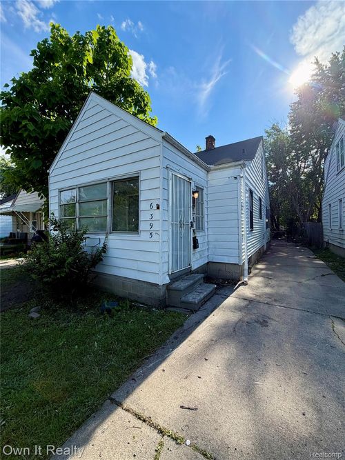 6395 Westwood St, Detroit, MI, 48228-3928 | Card Image