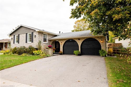 18 Old Farm Rd, Brantford, ON, N3R6P5 | Card Image
