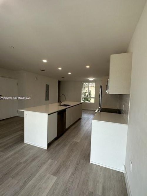 1208-2561 Ne 193rd St, Miami, FL, 33180-3467 | Card Image
