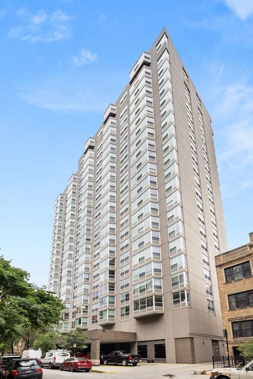 18b-720 W Gordon Ter, Chicago, IL, 60613-2263 | Card Image