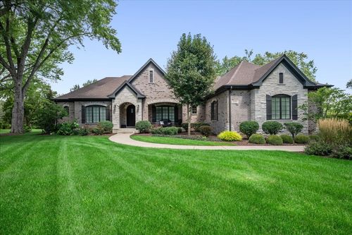 16197 W Woodbine Cir, Vernon Hills, IL, 60061-4110 | Card Image