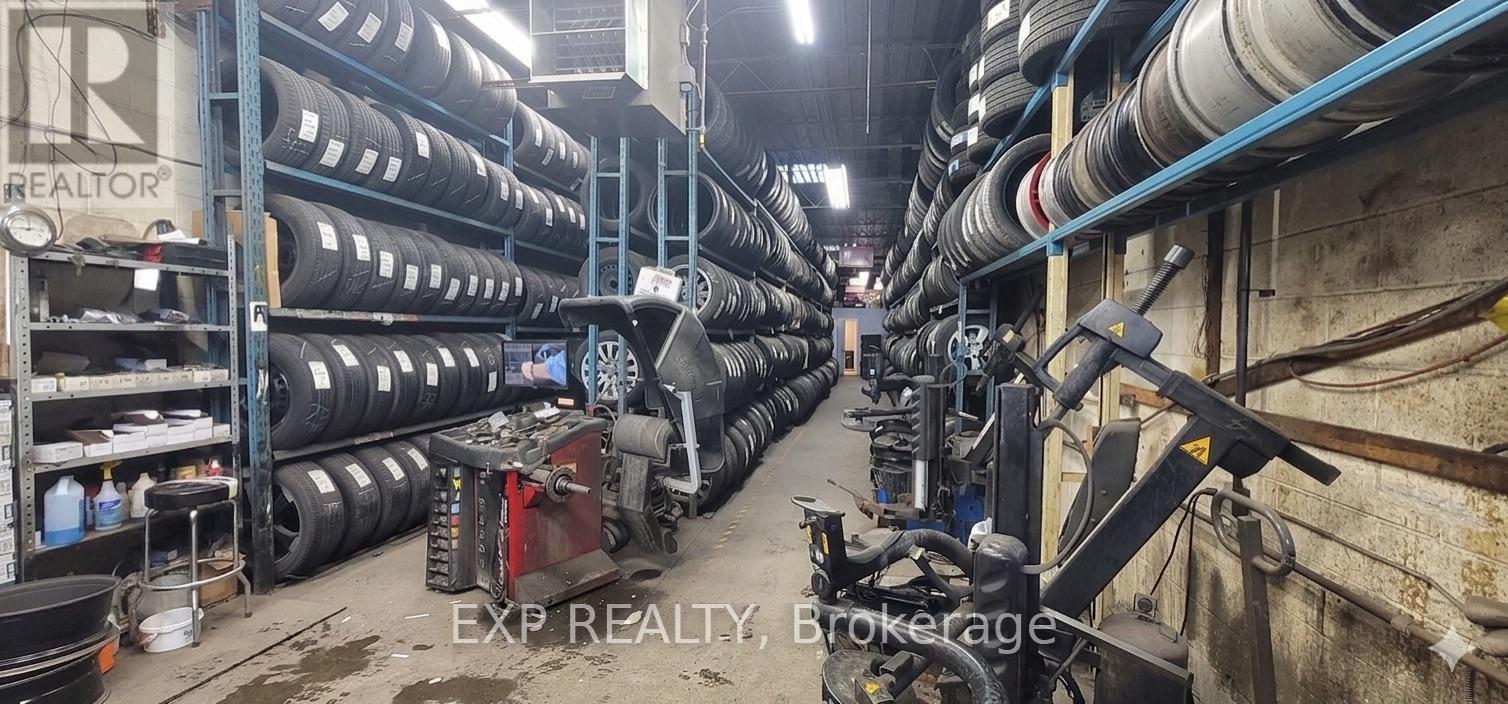 Business Opportunity in Toronto (York University Heights) 5