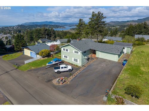 1636 Se Oar Dr, Lincoln City, OR, 97367-2451 | Card Image