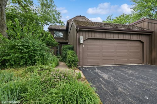 313 Woodview Rd, Lake Barrington, IL, 60010-1730 | Card Image