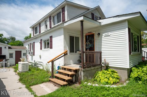 3427 Elk St, Port Huron, MI, 48060-2037 | Card Image