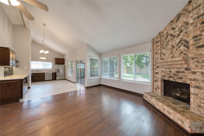 3034 Becket St, House other with 3 bedrooms, 2 bathrooms and 2 parking in Pearland TX | Image 8