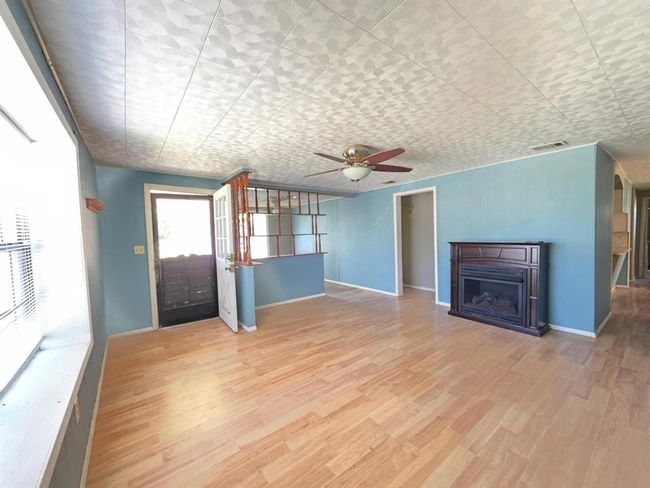 235 2 Nd St, House other with 3 bedrooms, 2 bathrooms and null parking in Van Vleck TX | Image 4