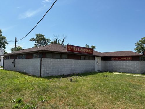 40 Bay Shore Ave, Bay Shore, NY, 11706-7929 | Card Image