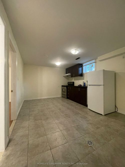 124 Mcnicoll Avenue, North York, ON, M2H2B5 | Card Image