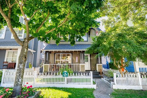 132 Star Cres, New Westminster, BC, V3M6X5 | Card Image