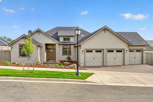 4090 Crystal Springs Drive, Medford, OR, 97504 | Card Image