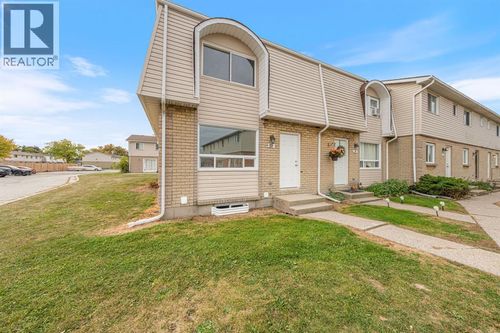 98-348 Cameron St, Corunna, ON, N0N1G0 | Card Image