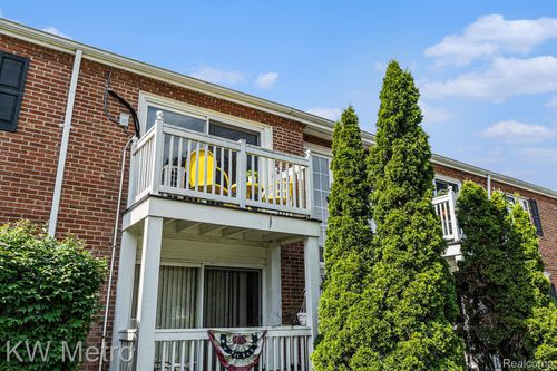 apt-207-2400 Parmenter Blvd, Royal Oak, MI, 48073-1334 | Card Image