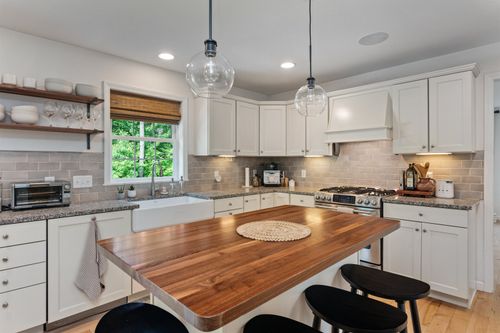 207 Walnut Grv, Colchester, VT, 05446-1812 | Card Image