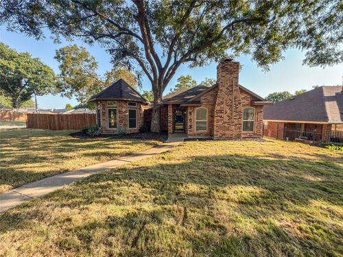 303 Hillcroft Dr, Duncanville, TX, 75137-4562 | Card Image
