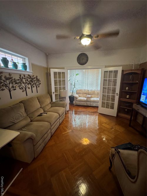 1-6922 64th Pl, Ridgewood, NY, 11385-5252 | Card Image