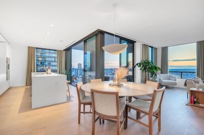 1901 - 1171 Jervis St, Condo with 2 bedrooms, 2 bathrooms and 2 parking in Vancouver BC | Image 2