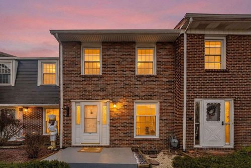 634 Dlyn St, Columbus, OH, 43228-2516 | Card Image