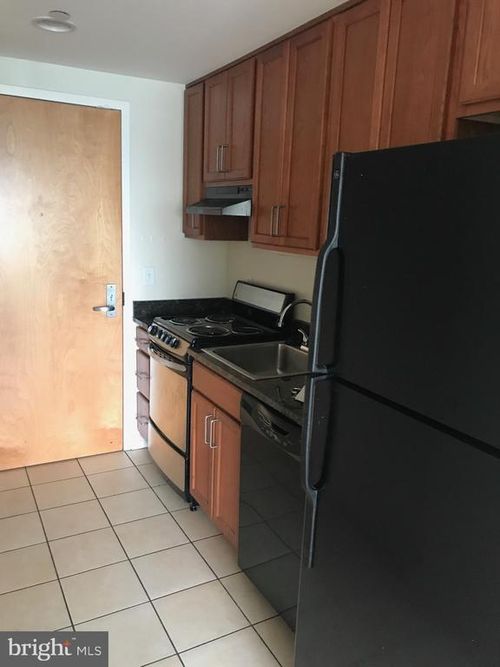 205-4203 Walnut St, PHILADELPHIA, PA, 19104-5238 | Card Image