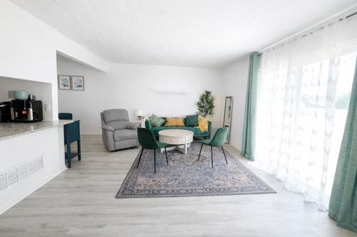 e-5258 Captains Court, Columbus, OH, 43220 | Card Image