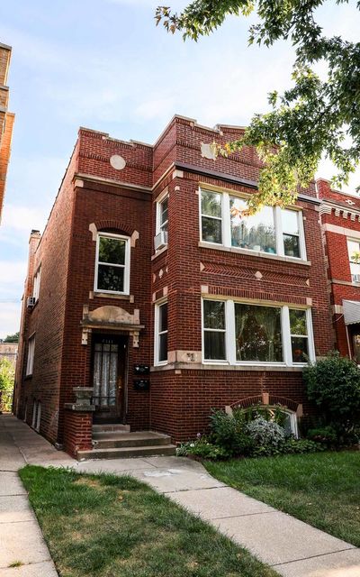 4111 W Nelson Street, Home with 6 bedrooms, 3 bathrooms and 2 parking in Chicago IL | Image 2