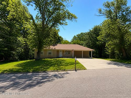 1436 Pontotoc St, Hernando, MS, 38632-1211 | Card Image