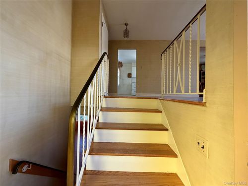 24 215th Street, New York, NY, 11360 | Card Image