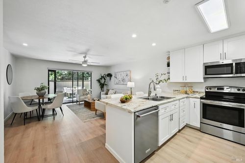44 Creek Ct, Cotati, CA, 94931-5122 | Card Image