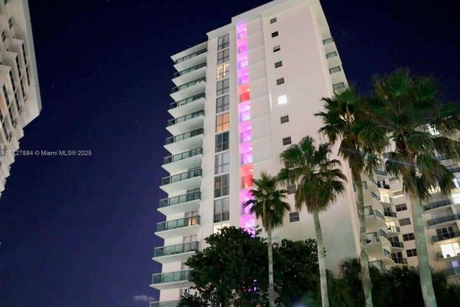 APT-2W - 3801 S Ocean Dr, Condo with 2 bedrooms, 2 bathrooms and null parking in Hollywood FL | Image 35