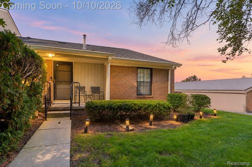 31218 Country Way, Farmington Hills, MI, 48331-1040 | Card Image