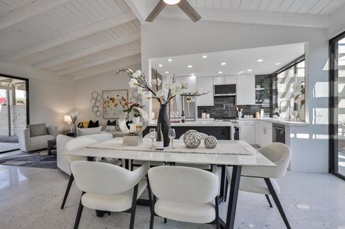 833 N Calle De Flora Vis, Palm Springs, CA, 92262-5918 | Card Image