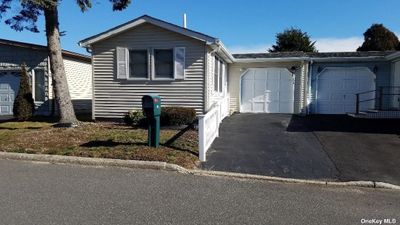 174 Village Circle, Condo with 2 bedrooms, 1 bathrooms and null parking in Manorville NY | Image 1