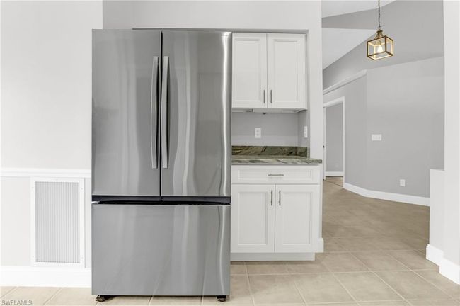 101 - 1660 Royal Cir, Condo with 3 bedrooms, 2 bathrooms and 2 parking in NAPLES FL | Image 10