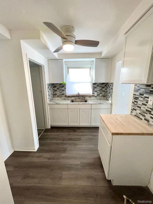 17076 Stricker Ave, Eastpointe, MI, 48021-3020 | Card Image