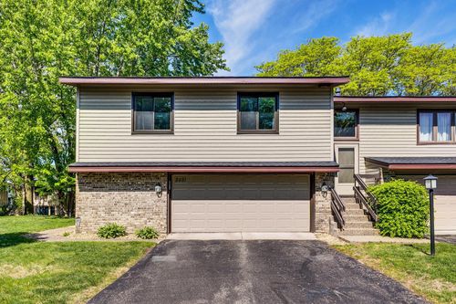 5481 Hyland Courts Dr, Bloomington, MN, 55437-1928 | Card Image