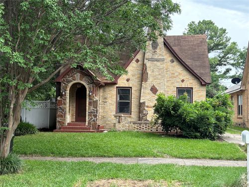 828 W Gandy Street, Denison, TX, 75020 | Card Image