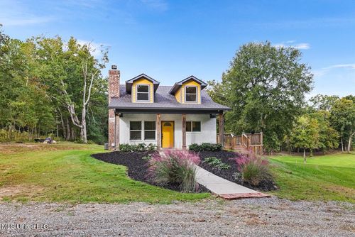 220 Bettie A Jamison Rd, Clinton, MS, 39056-6105 | Card Image