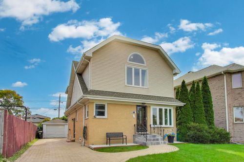 8313 W Ballard Rd, Niles, IL, 60714-1532 | Card Image