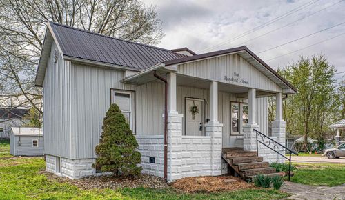 111 N Jackson St, Oakland City, IN, 47660-1521 | Card Image