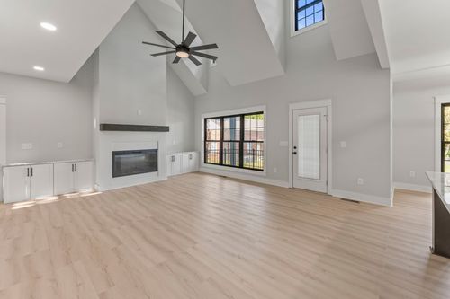 106 5th Ave N, Decherd, TN, 37324-3716 | Card Image