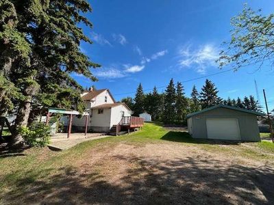 5215 54 Ave, House detached with 2 bedrooms, 1 bathrooms and 10 parking in Bashaw AB | Image 3