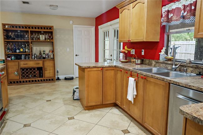 686 Joy St, House other with 3 bedrooms, 2 bathrooms and null parking in SEBASTIAN FL | Image 6