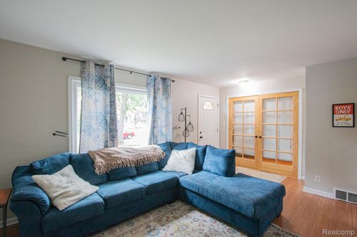 23537 Deziel St, Saint Clair Shores, MI, 48082-2172 | Card Image