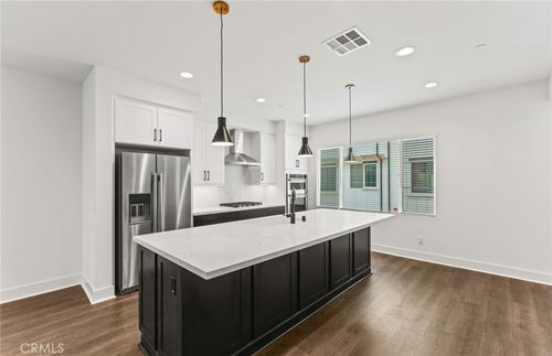 102 Sorrel Ct, Burbank, CA, 91506-2963 | Card Image