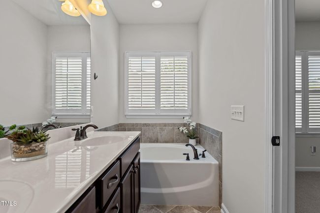 Primary Bathroom | Image 20