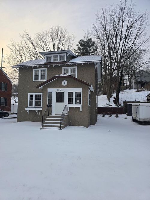 1305 College Ave, Bluefield, WV, 24701 | Card Image