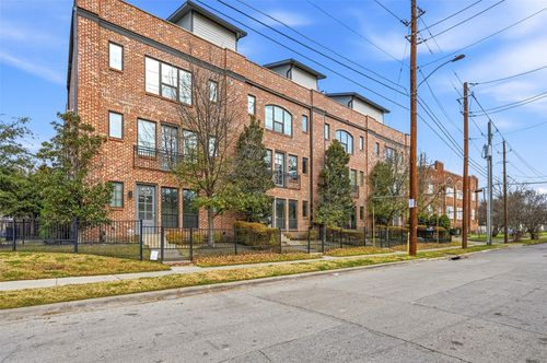 2-1900 Caddo St, Dallas, TX, 75204-4223 | Card Image