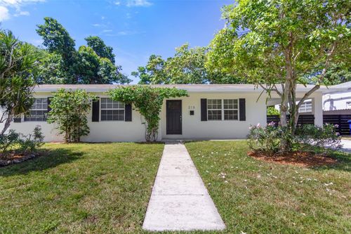 215 Grant Dr, Coral Gables, FL, 33133-5631 | Card Image