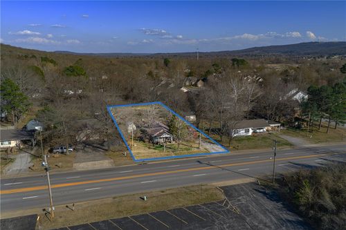 390 S Crossover Road, Fayetteville, AR, 72701 | Card Image