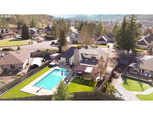 260 Aster St, Winchester, OR, 97495-8913 | Card Image